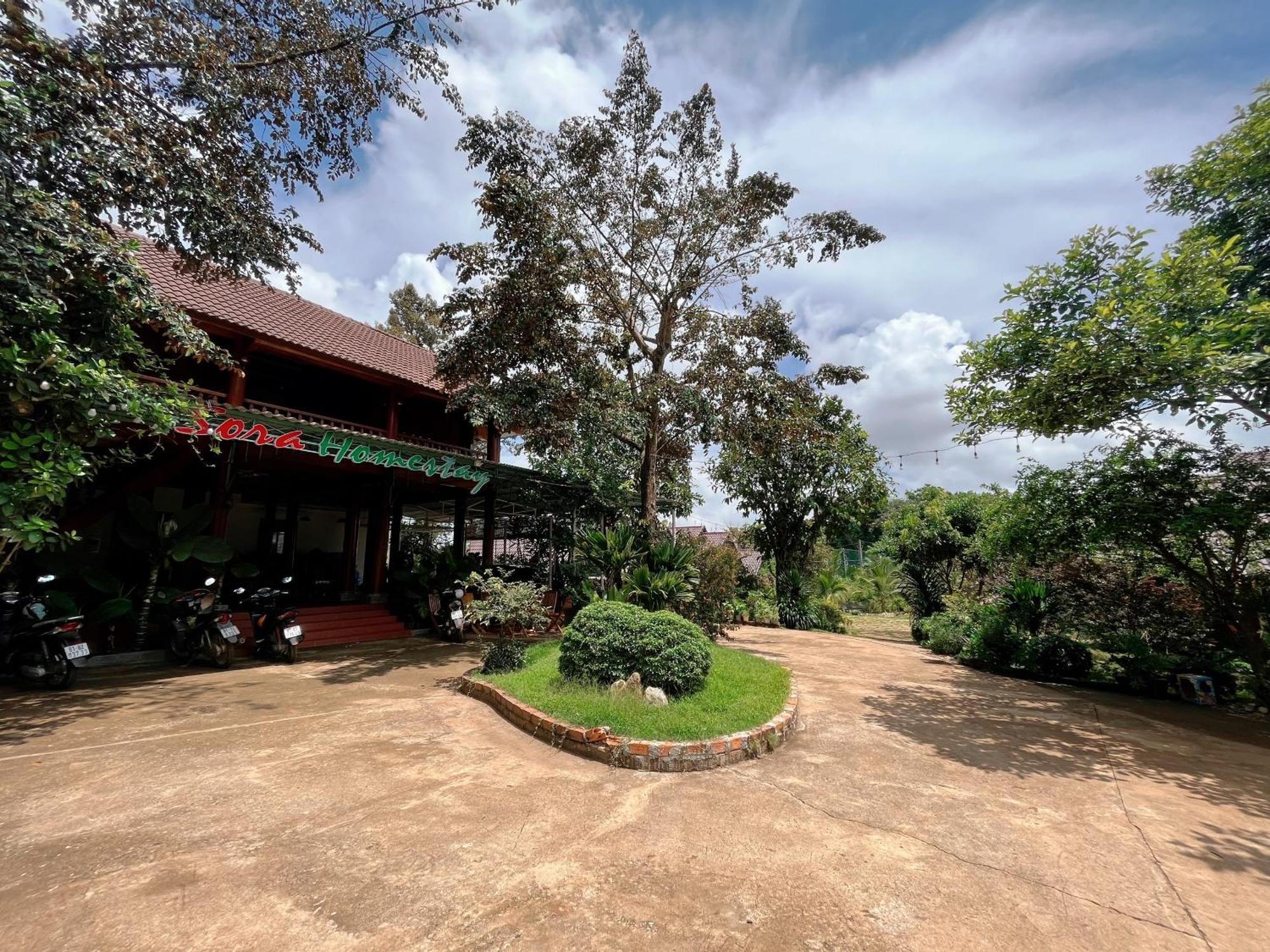 Sora Homestay Pleiku Exterior photo